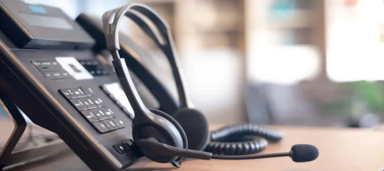 téléphone fixe et casque audio